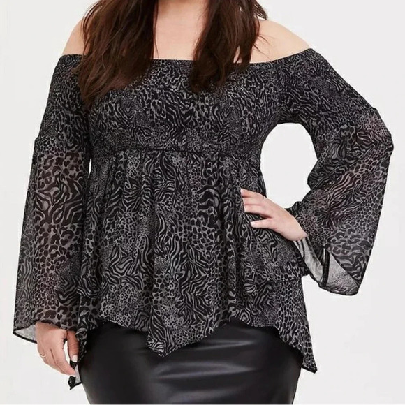 TORRID GRAY ANIMAL PRINT CHIFFON SMOCKED OFF THE SHOULDER BLOUSE NEW WITH TAGS - Picture 1 of 9